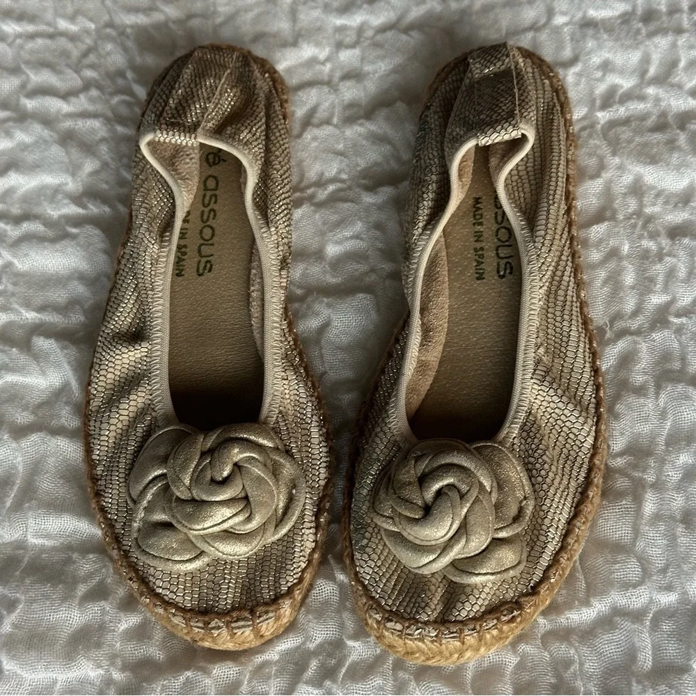 Andre Assous Metallic Gold Leather Espadrille Flats Resort Vacation 6